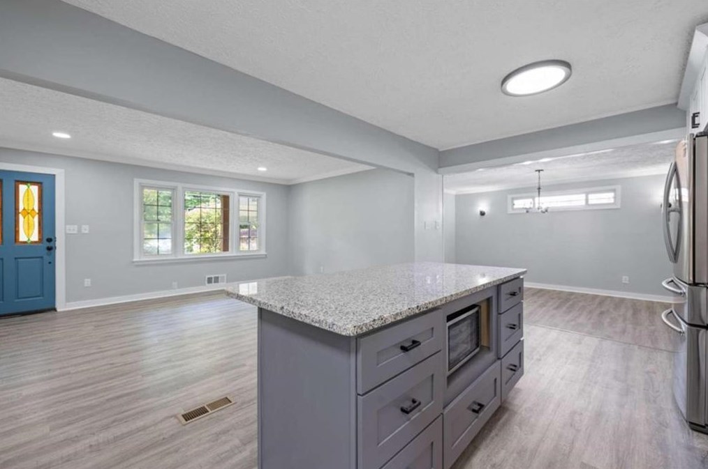 2984 Peek Rd, Atlanta GA  30318-6077 exterior