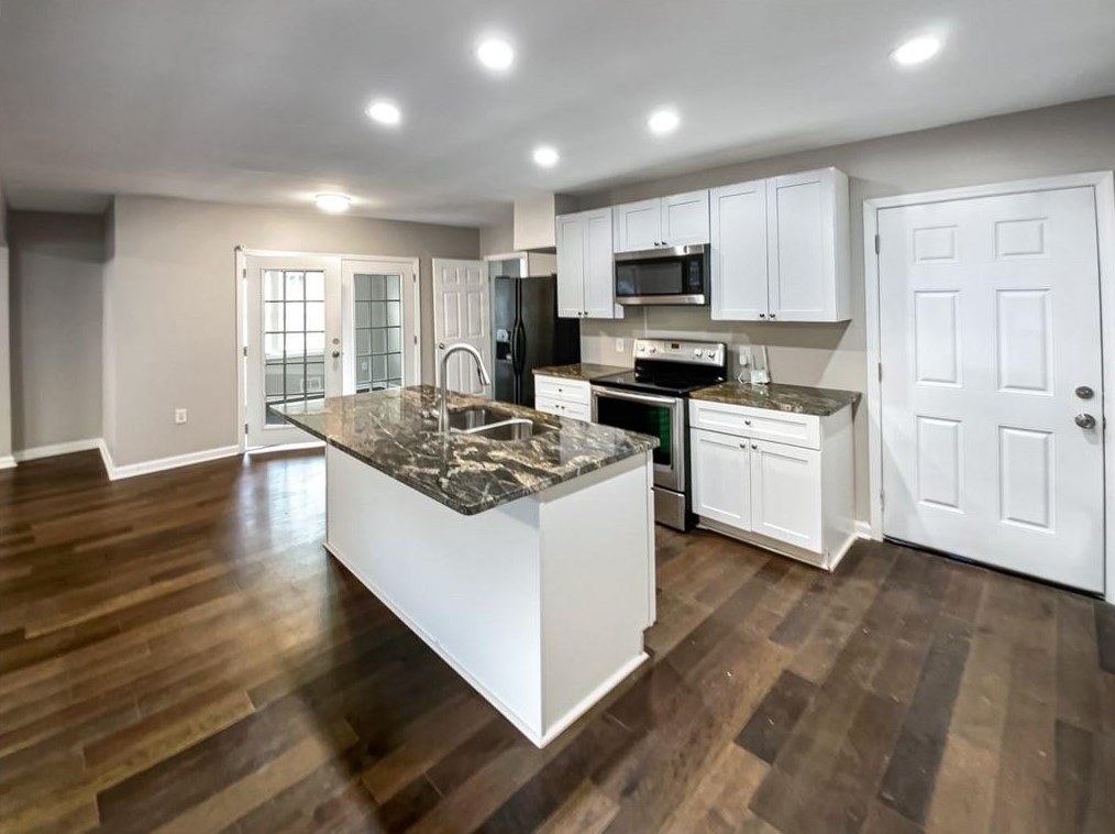 3440 Glenwood Rd, Decatur GA  30032-4467 exterior