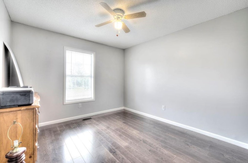 151 Twin Oaks Dr, Calhoun GA  30701-1720 exterior