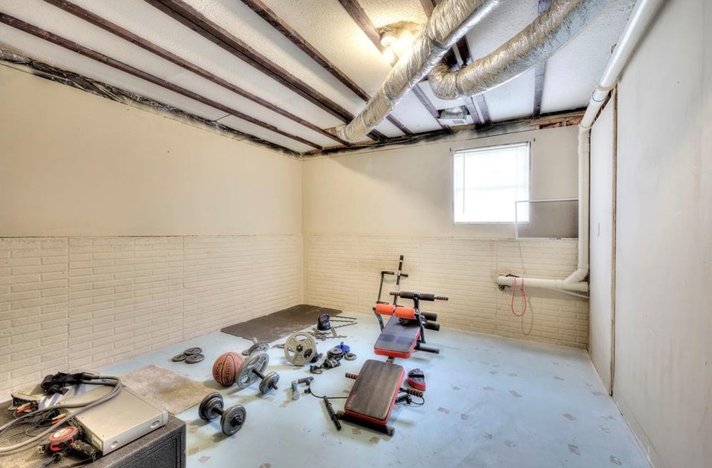 151 Twin Oaks Dr, Calhoun GA  30701-1720 exterior