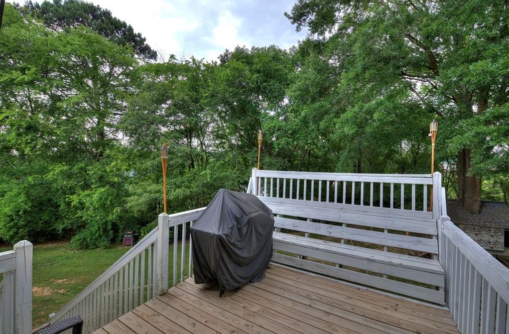 151 Twin Oaks Dr, Calhoun GA  30701-1720 exterior