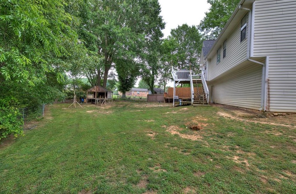 151 Twin Oaks Dr, Calhoun GA  30701-1720 exterior