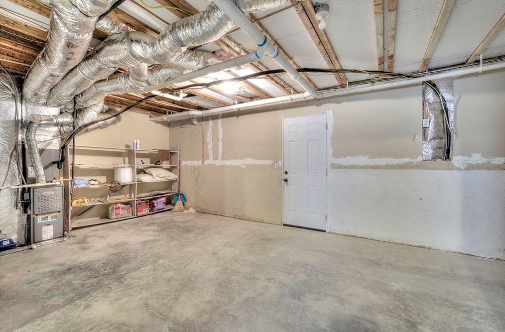 151 Twin Oaks Dr, Calhoun GA  30701-1720 exterior