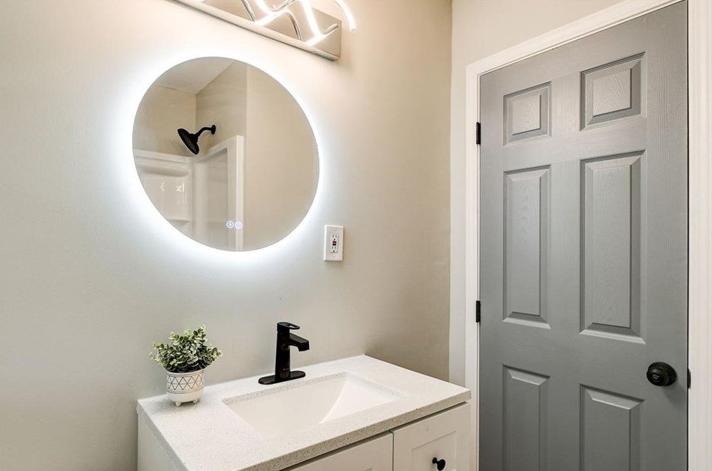 1391 Ruth Pl, Decatur GA  30035-1128 exterior