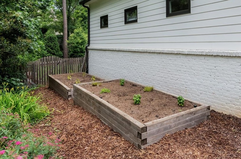 3959 Wieuca Rd, Atlanta GA  30342-3850 exterior