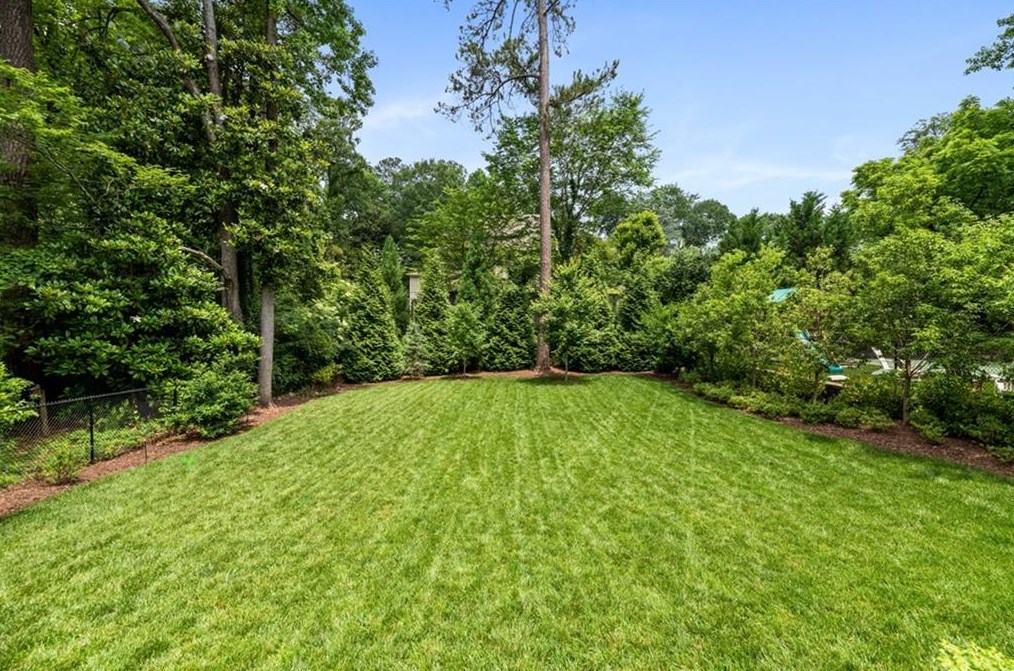 3959 Wieuca Rd, Atlanta GA  30342-3850 exterior