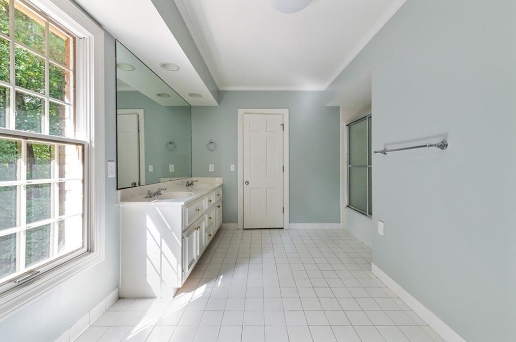 6000 Winterthur Rdg, Atlanta GA  30328-4629 exterior