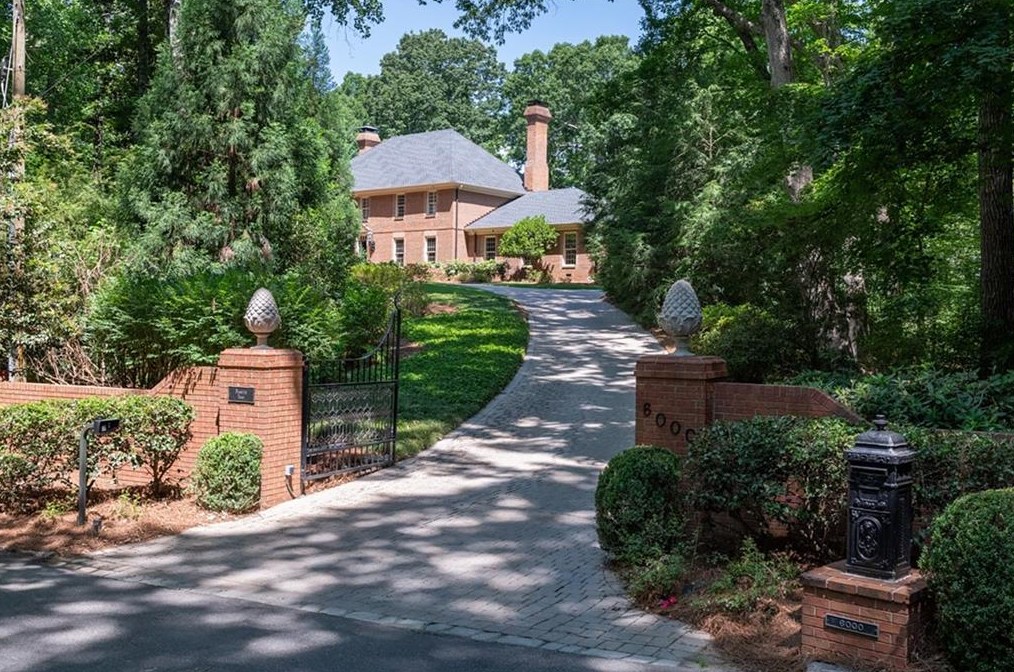 6000 Winterthur Rdg, Atlanta GA  30328-4629 exterior