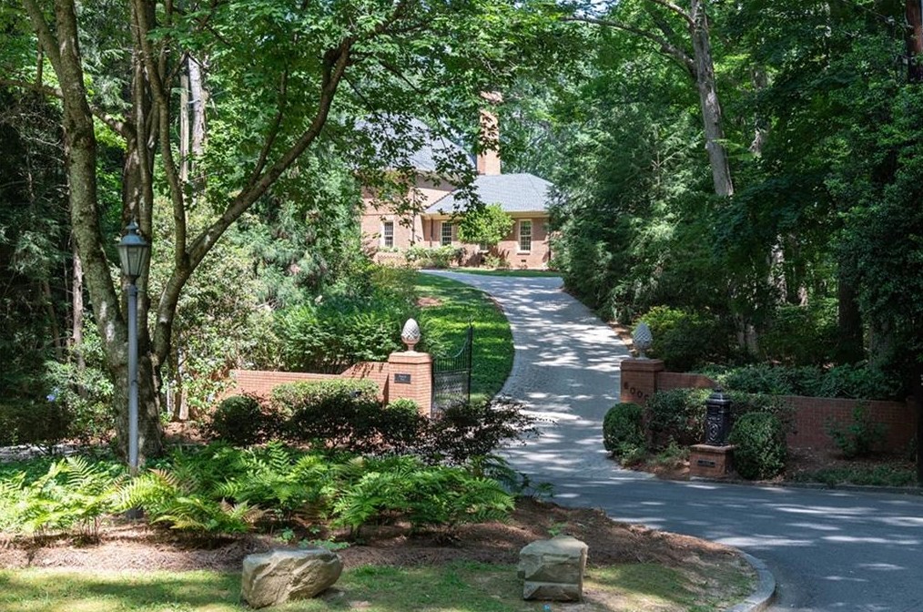 6000 Winterthur Rdg, Atlanta GA  30328-4629 exterior