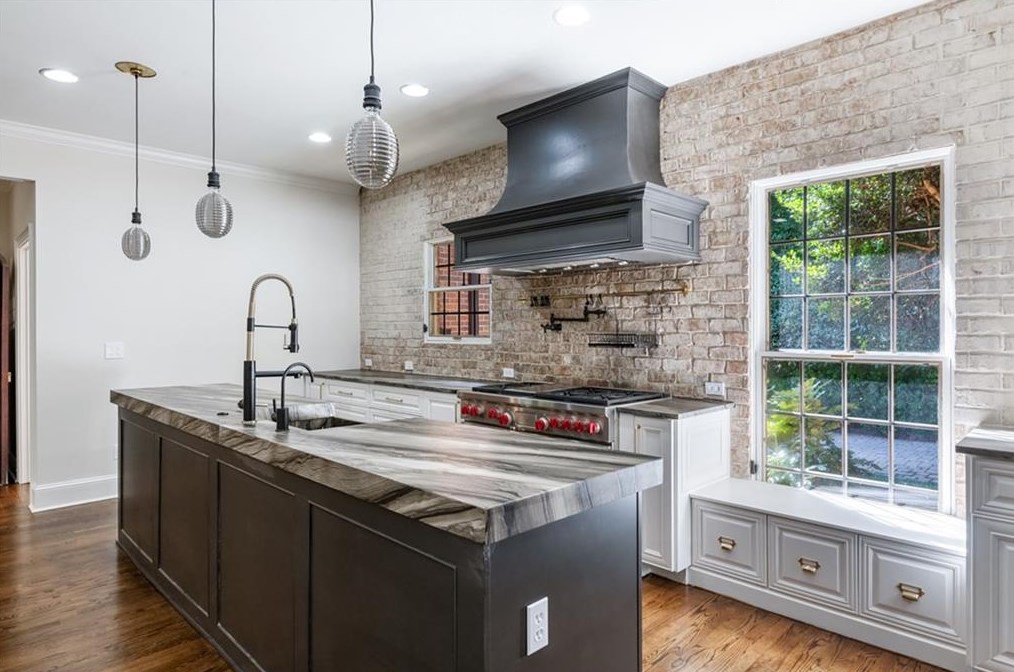 6000 Winterthur Rdg, Atlanta GA  30328-4629 exterior