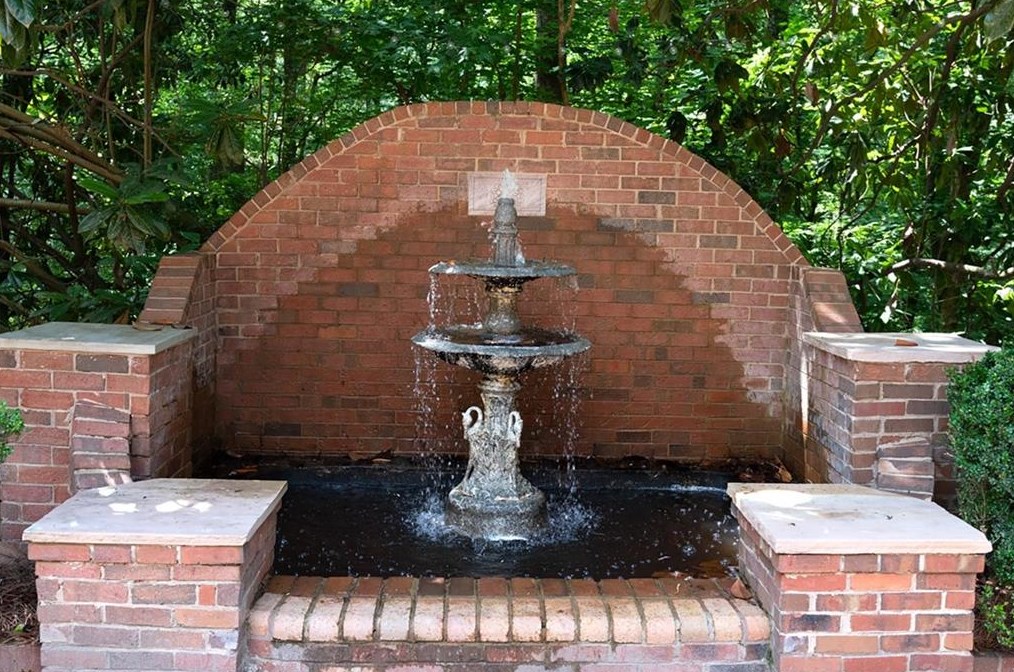 6000 Winterthur Rdg, Atlanta GA  30328-4629 exterior