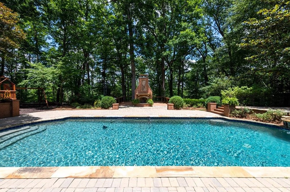 6000 Winterthur Rdg, Atlanta GA  30328-4629 exterior