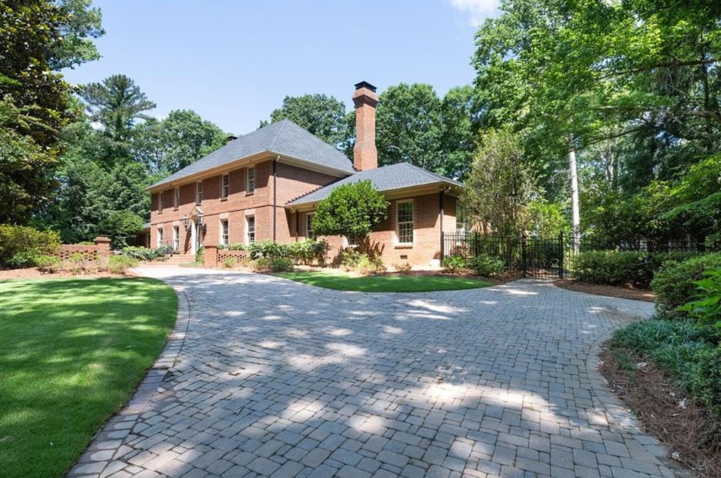 6000 Winterthur Rdg, Atlanta GA  30328-4629 exterior