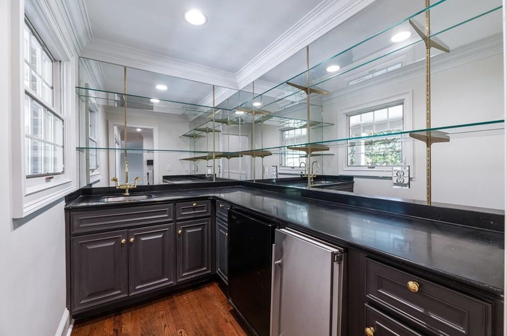 6000 Winterthur Rdg, Atlanta GA  30328-4629 exterior