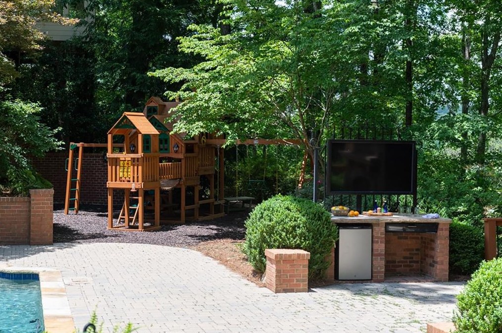6000 Winterthur Rdg, Atlanta GA  30328-4629 exterior