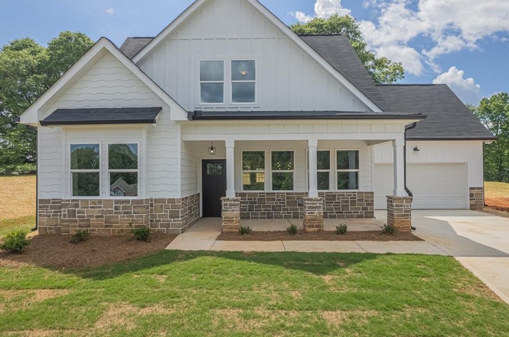 169 River View Dr, Carnesville, GA 30521