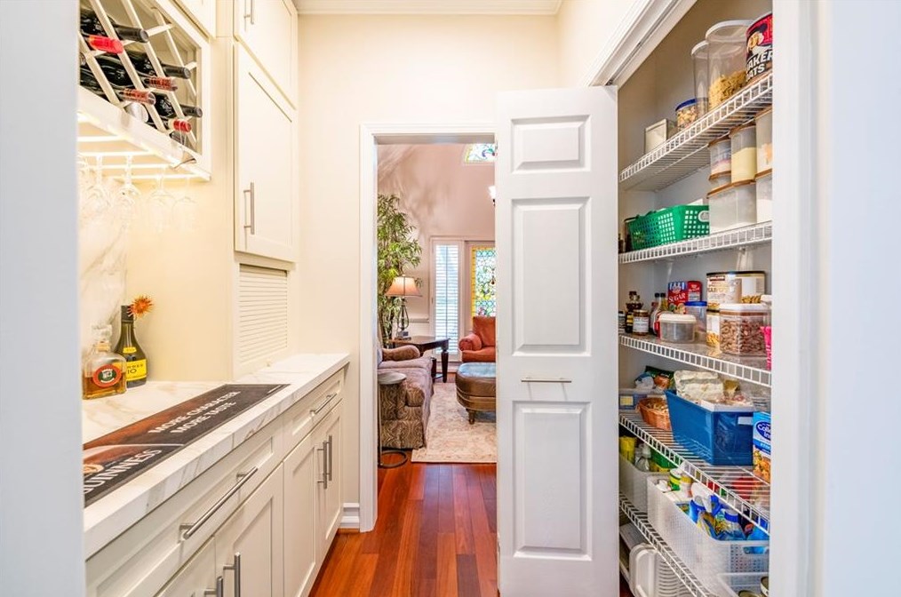 1859 Fox Chapel Dr, Smyrna GA  30080-6383 exterior