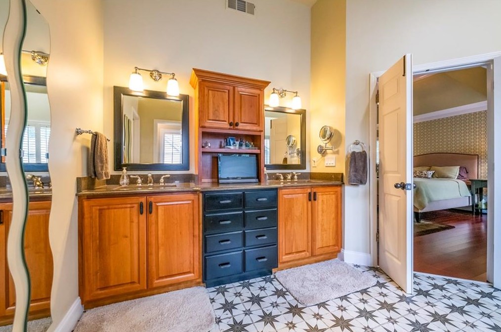 1859 Fox Chapel Dr, Smyrna GA  30080-6383 exterior