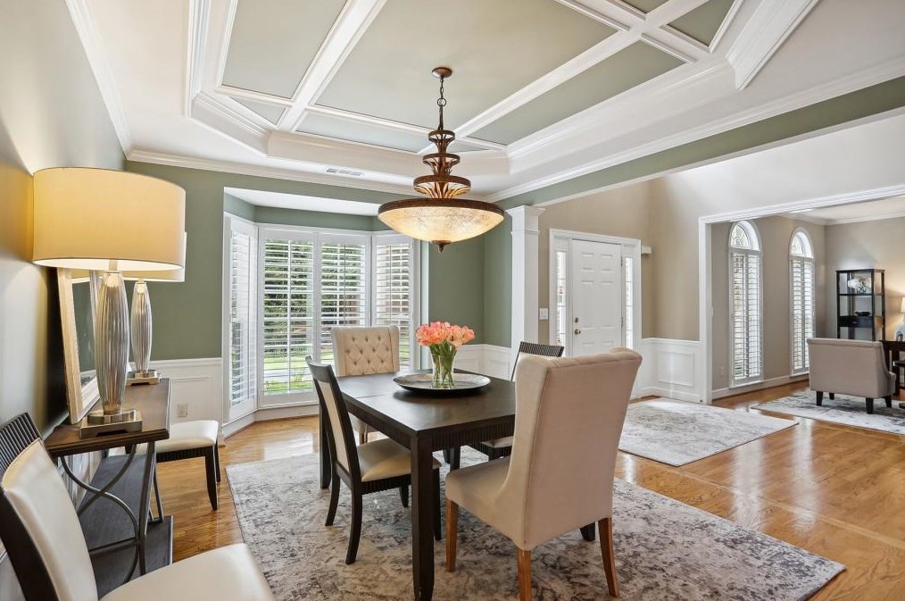 2075 Wrights Mill Cir, Atlanta GA  30324-2790 exterior
