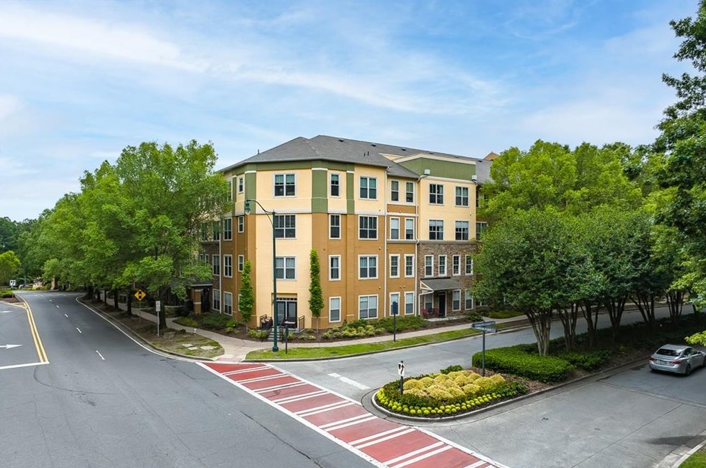10 Perimeter Summit Blvd, Atlanta GA  30319-1496 exterior