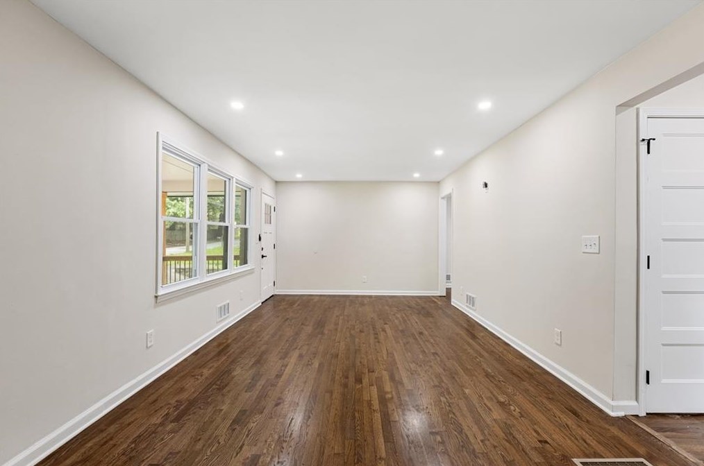 495 Wood Dr, Atlanta GA  30318-6155 exterior
