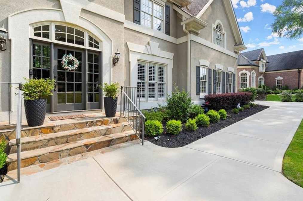 9350 Nesbit Lakes Dr, Alpharetta, GA 30022-4021