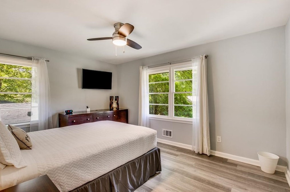 1568 Woodland Cir, Atlanta GA  30344-2740 exterior