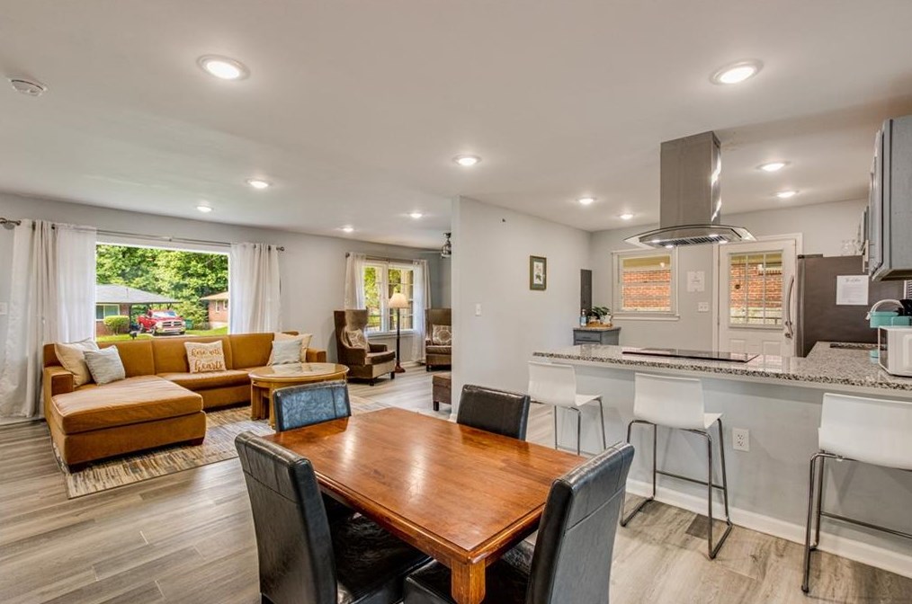 1568 Woodland Cir, Atlanta GA  30344-2740 exterior