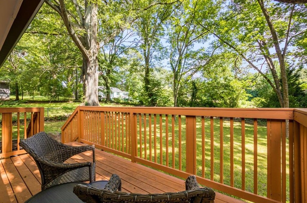 1568 Woodland Cir, Atlanta GA  30344-2740 exterior