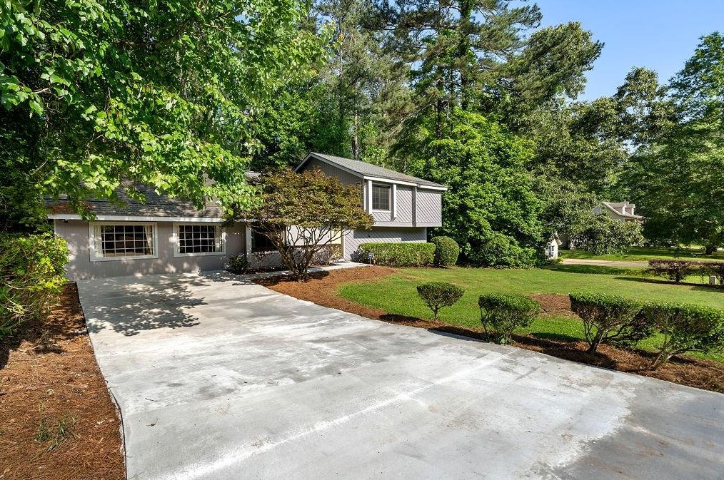 370 Mary Erna Dr, Fairburn, GA 30213-2782