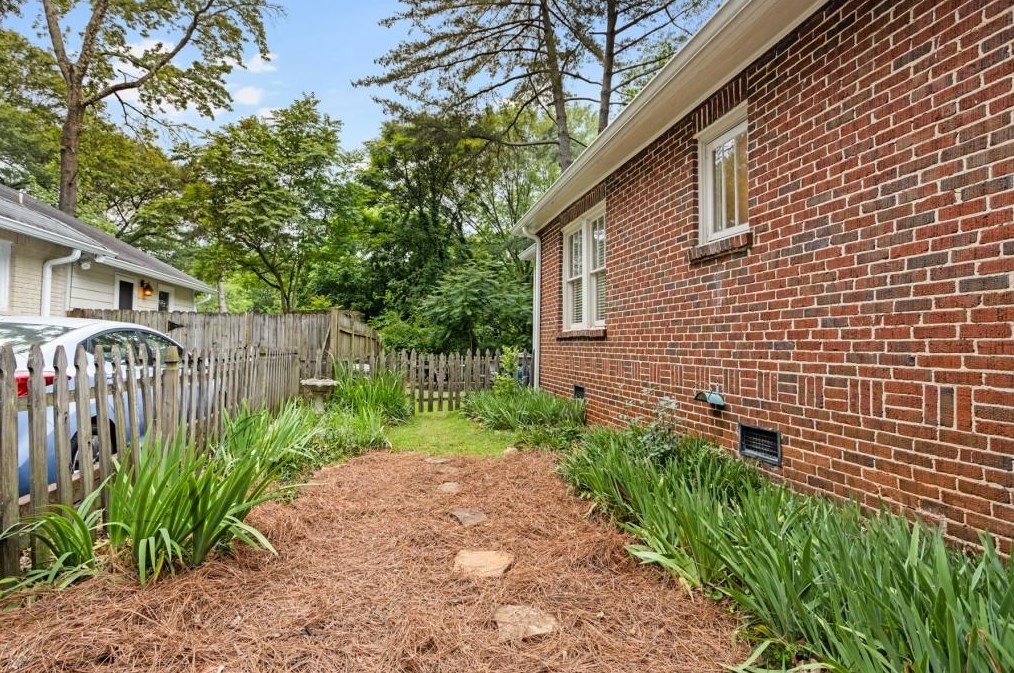 19 Wyman St, Atlanta GA  30317-2038 exterior