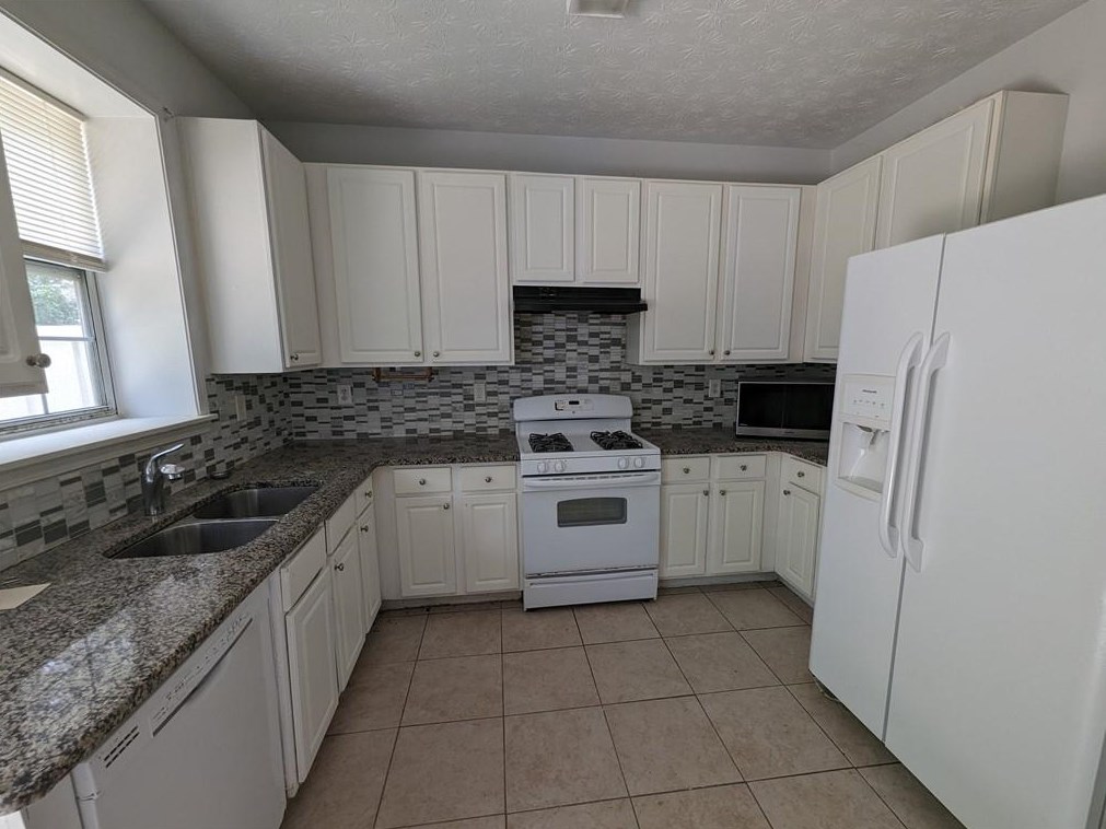 46 Oak Green Dr, Lawrenceville GA  30044-7354 exterior