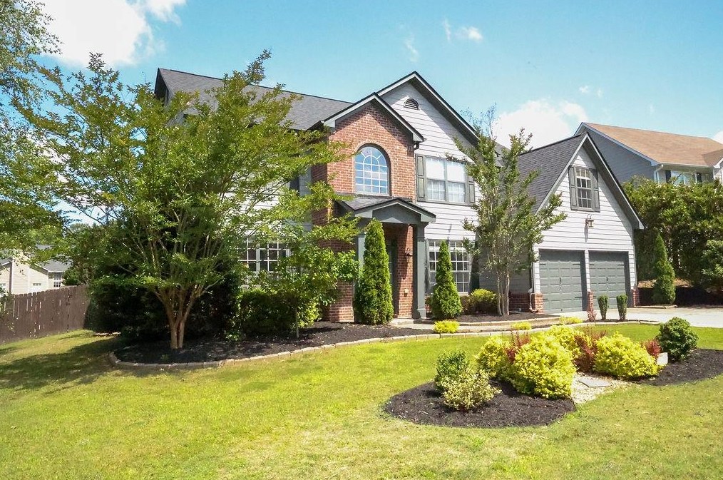 2908 Belfaire Lake Dr, Dacula, GA 30019-6725
