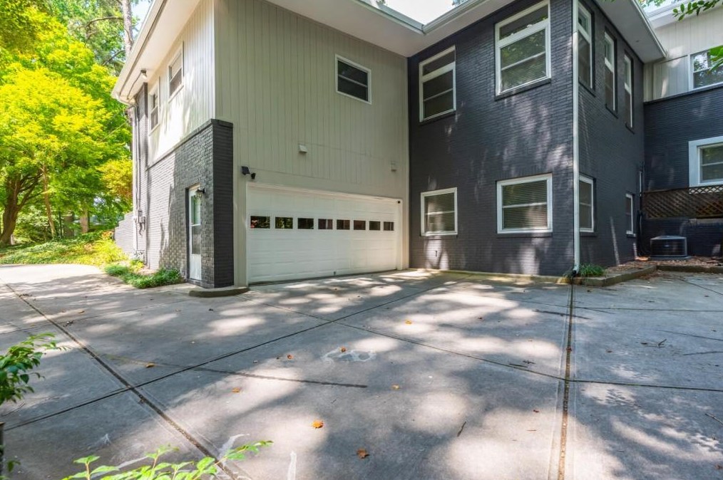 1373 Sheffield Dr, Atlanta GA  30329-3420 exterior