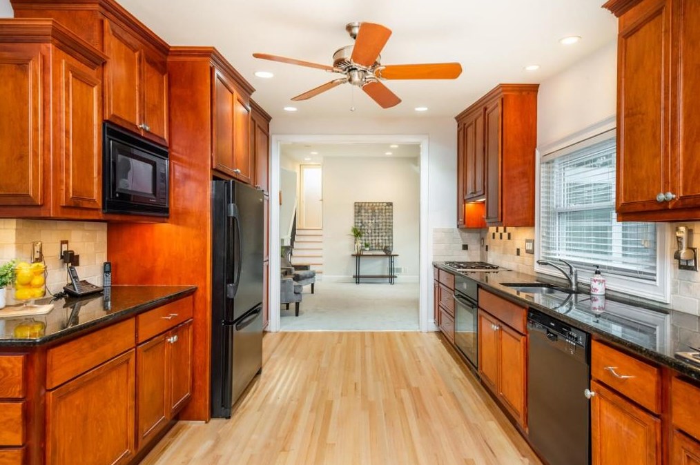 1373 Sheffield Dr, Atlanta GA  30329-3420 exterior
