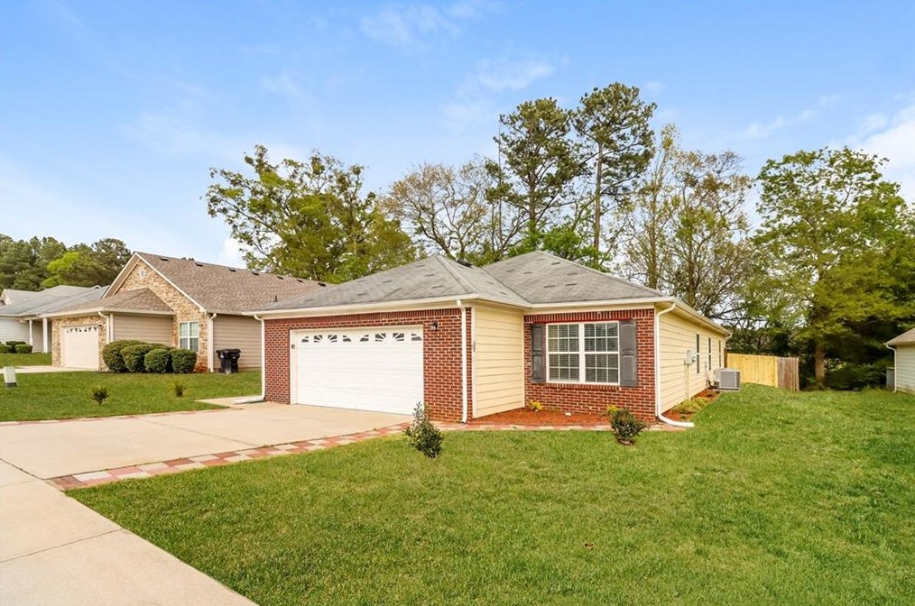 10944 Big Sky Dr, Hampton, GA 30228