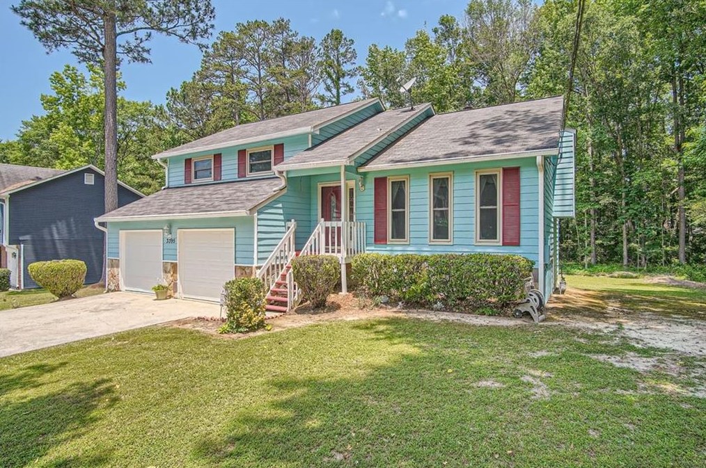3395 Estate Lake Dr, Fairburn, GA 30213-3185