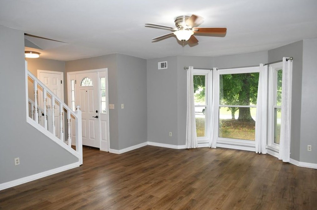 200 Meadow View Dr, Grayson, GA 30017