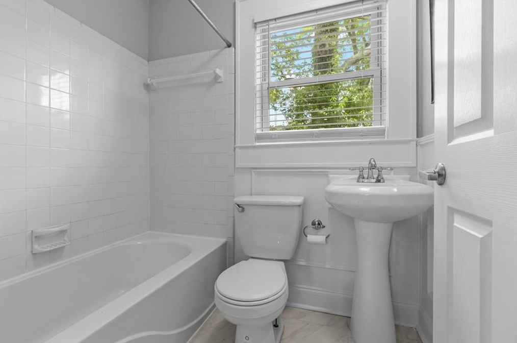 2595 Woodland Cir, Atlanta GA  30344-2738 exterior