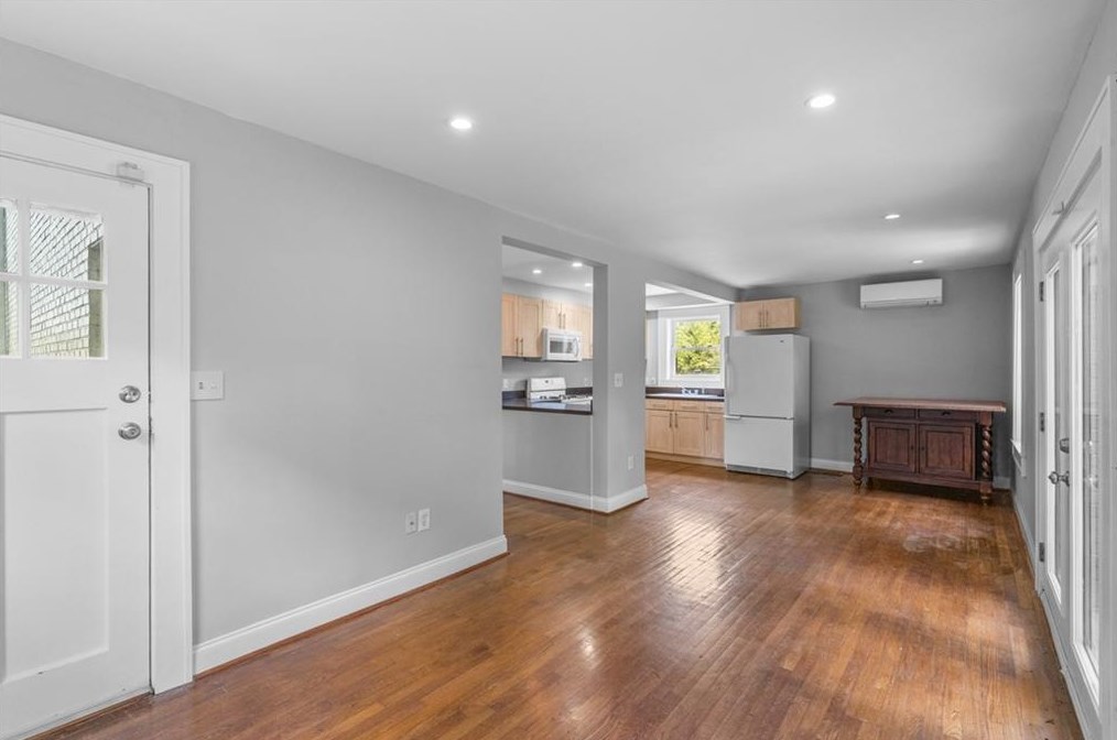 2595 Woodland Cir, Atlanta GA  30344-2738 exterior