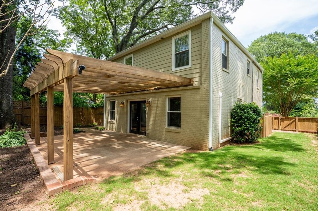 2595 Woodland Cir, Atlanta GA  30344-2738 exterior