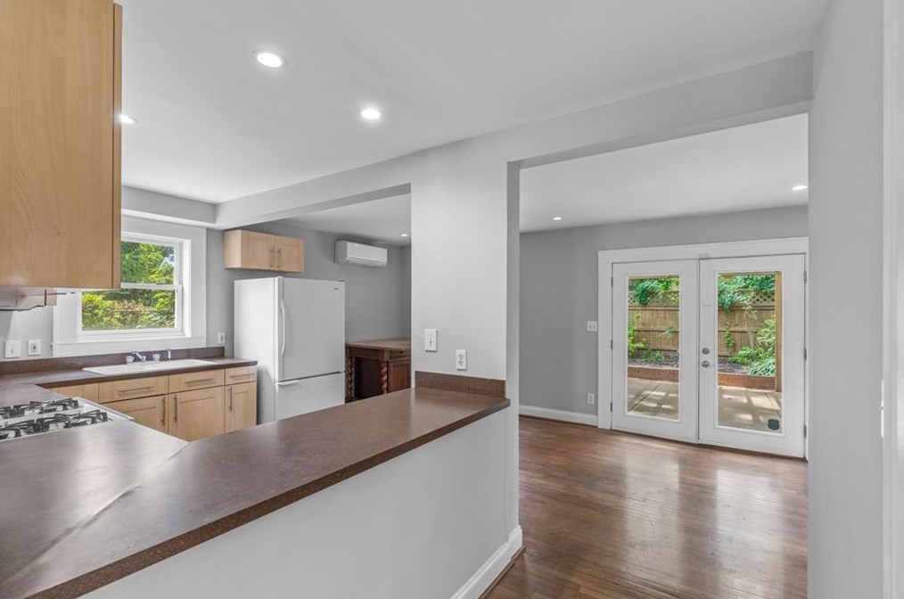 2595 Woodland Cir, Atlanta GA  30344-2738 exterior
