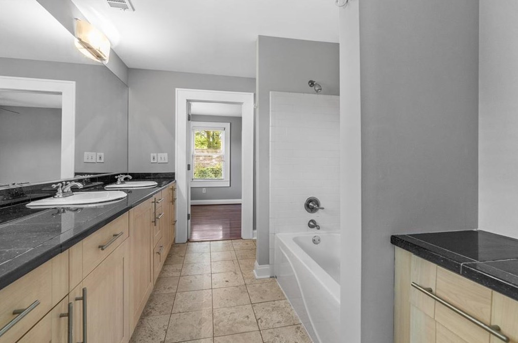 2595 Woodland Cir, Atlanta GA  30344-2738 exterior