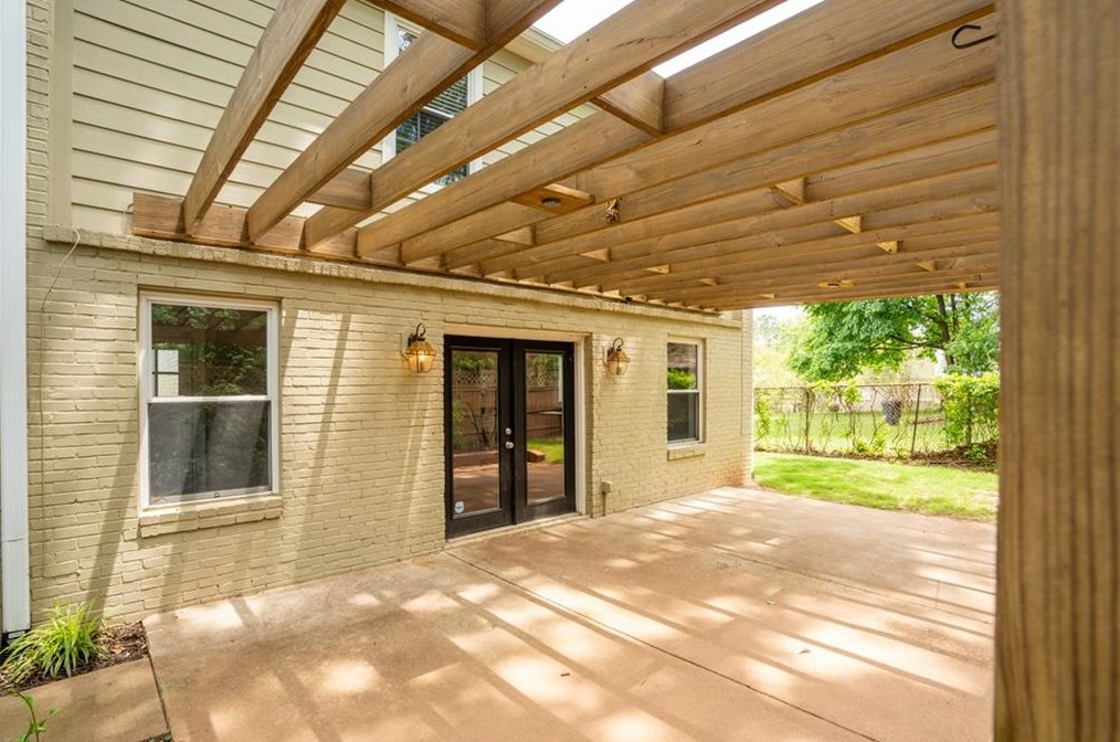 2595 Woodland Cir, Atlanta GA  30344-2738 exterior