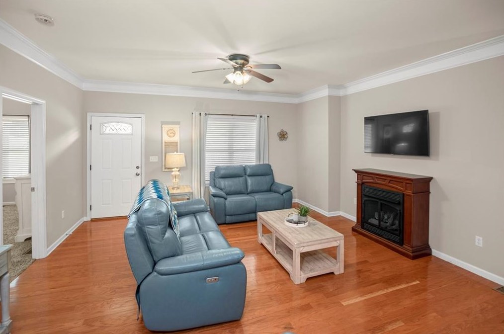 271 Peachtree Ln, Calhoun GA 30701-4392 exterior