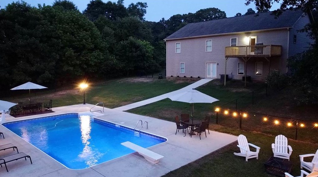 271 Peachtree Ln, Calhoun GA 30701-4392 exterior