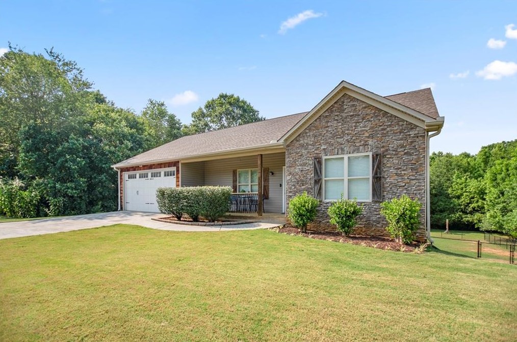 271 Peachtree Ln, Calhoun GA 30701-4392 exterior