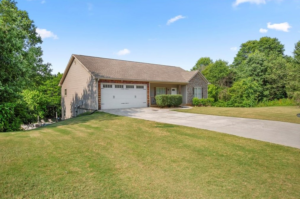 271 Peachtree Ln, Calhoun GA 30701-4392 exterior