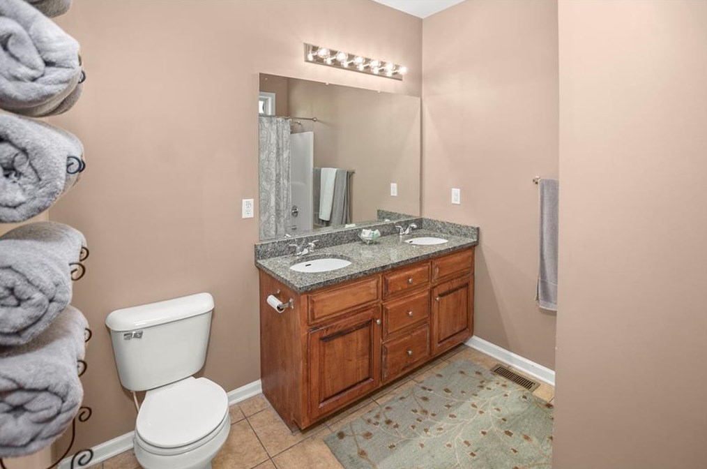 271 Peachtree Ln, Calhoun GA 30701-4392 exterior