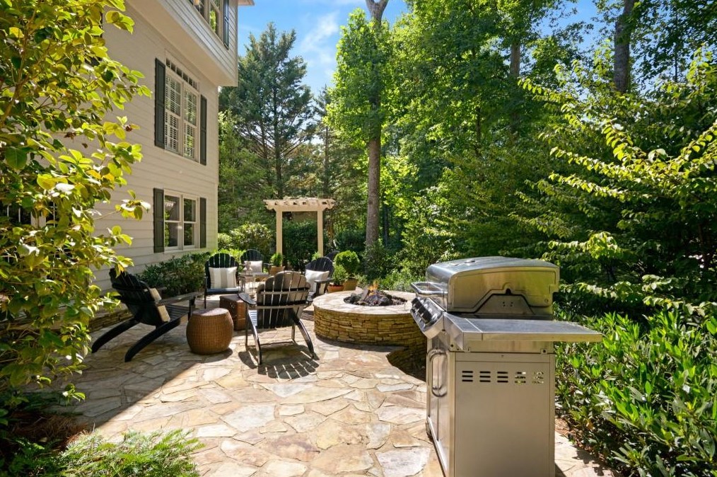 385 Overhill Bnd, Alpharetta GA 30005-8972 exterior